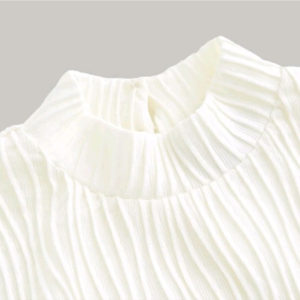 Ivory Mock Neck Key Hole Crop Top - Picture 3 of 5